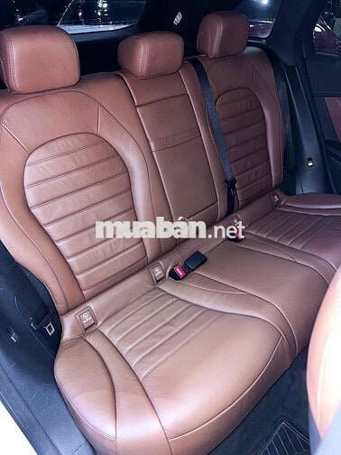 Mercedes Benz GLC300 Model 2018 4Matic - 68000 km