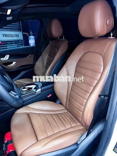 Mercedes Benz GLC300 Model 2018 4Matic - 68000 km