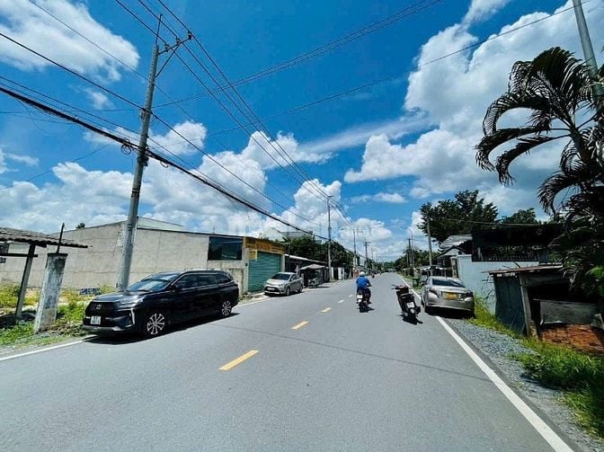Cách Chợ Việt Kiều 300m em bán lô đất 136m2, Gia 450Tr Sổ hồng riêng 