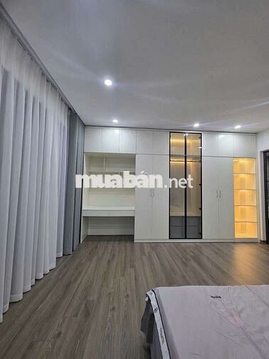 HƠN 7 TỶ NHÀ ĐẸP 6 TẦNG THANG MÁY 40M MẶT TIỀN RỘNG GẦN ĐƯỜNG CỔ LINH