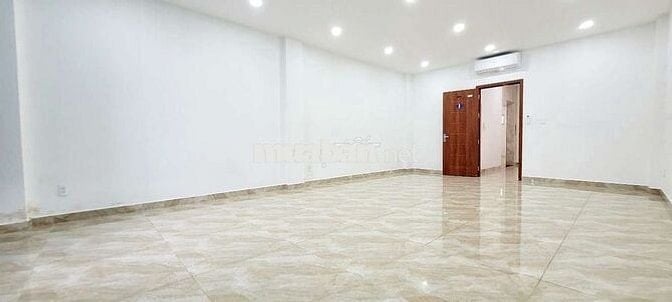 Văn phòng đẹp, rộng 40m2 giá chỉ 7,3tr thang máy, máy lạnh, rèm đầy đủ