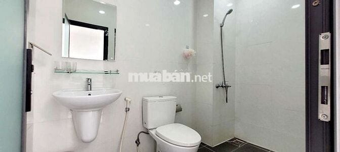 Văn phòng đẹp, rộng 40m2 giá chỉ 7,3tr thang máy, máy lạnh, rèm đầy đủ
