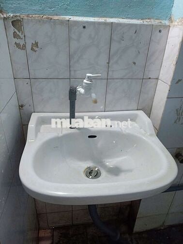 Nhà nguyên căn hẻm xe hơi  giá phòng trọ