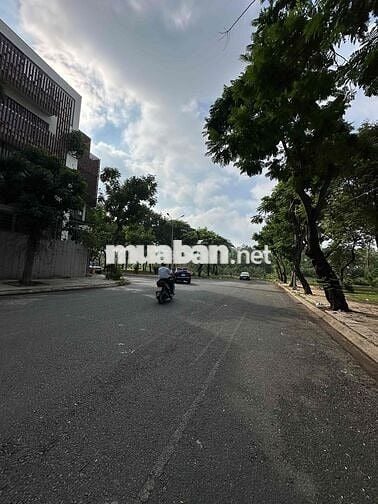 Share pass phòng riêng trong nhà phố biệt thư ven sông
