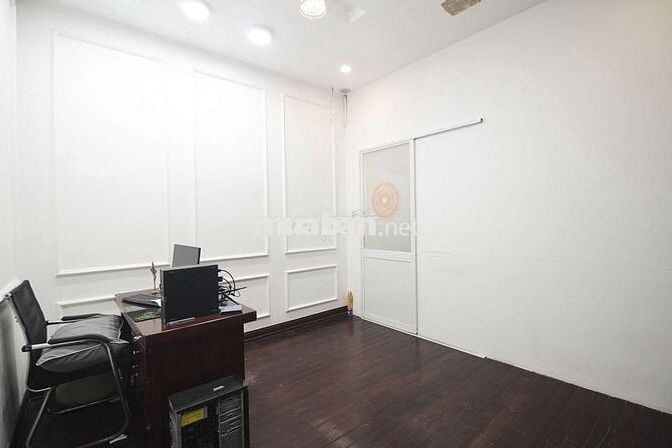 Giá 5$/m2 Cho 252m2 - Có sẵn 7P làm việc - Ngay Nguyễn Văn Trỗi Q. PN