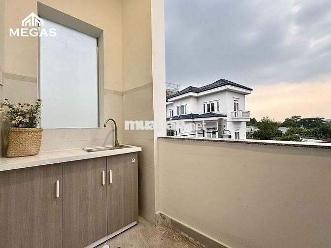 CHDV BAN CÔNG RIÊNG, TÁCH BẾP MẶT TIỀN ĐƯỜNG LỚN, KHU DÂN TRÍ CAO