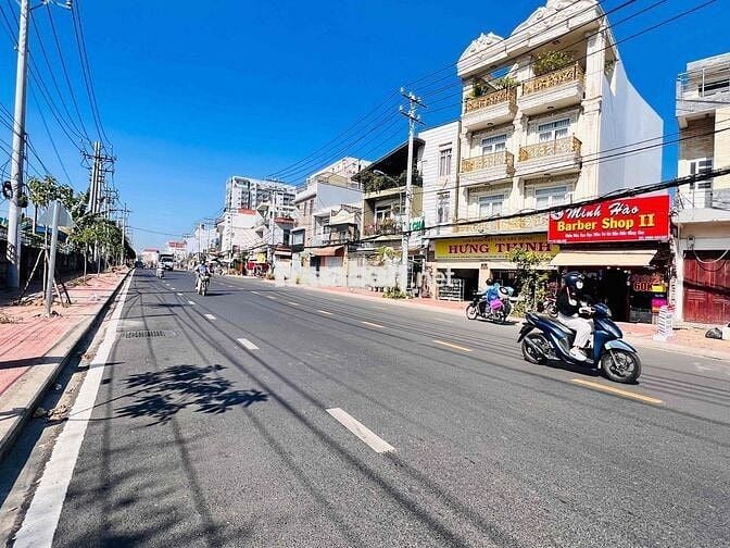 BÁN ĐẤT TẶNG TRỌ - ĐƯỜNG NHỰA XE HƠI 5M - GẦN GA METRO, ĐẤT NGANG 5M