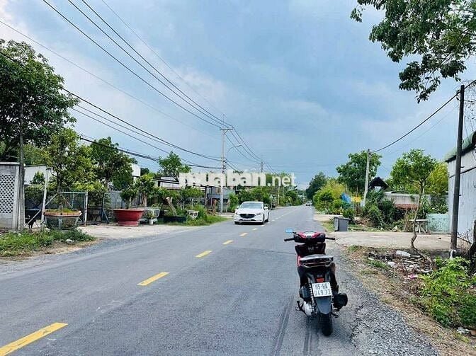 NGAY CHỢ TÂN PHÚ TRUNG BÁN GẤP LÔ ĐẤT 189m2 full TC/350tr shr