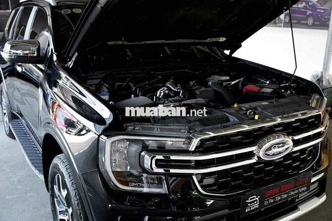 Ford Everest 2025 Titanium 2.0L 4x2 AT - 1000 km