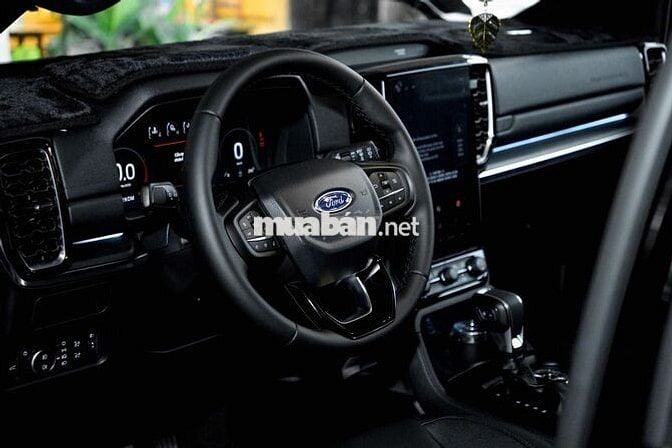 Ford Everest 2025 Titanium 2.0L 4x2 AT - 1000 km