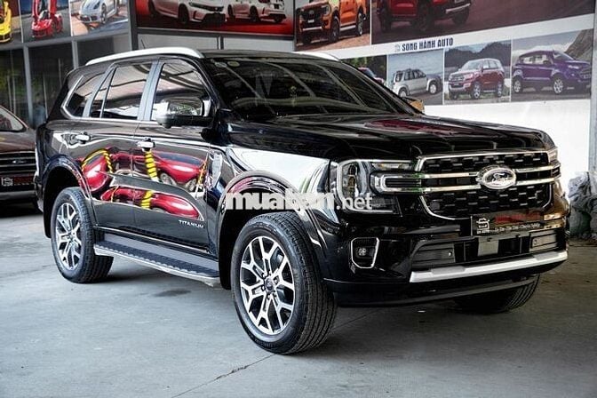 Ford Everest 2025 Titanium 2.0L 4x2 AT - 1000 km