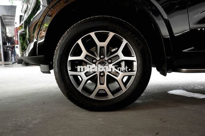 Ford Everest 2025 Titanium 2.0L 4x2 AT - 1000 km