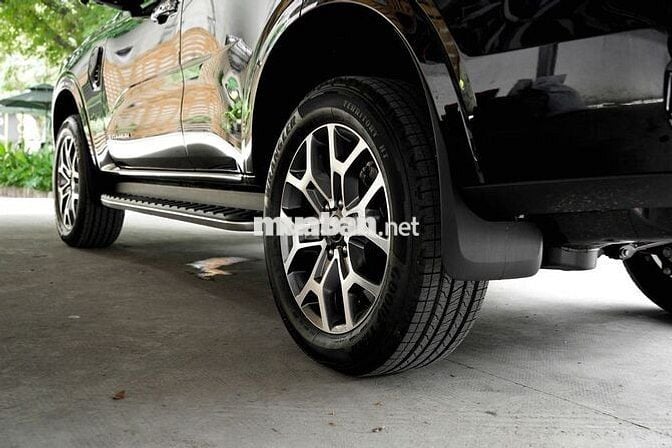 Ford Everest 2025 Titanium 2.0L 4x2 AT - 1000 km
