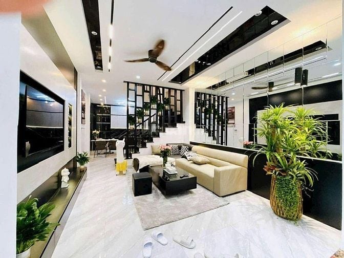 Bán nhà phố Phương Mai ô tô qua nhà kinh doanh, Dt 46m2, 4t, mt 4.1m.
