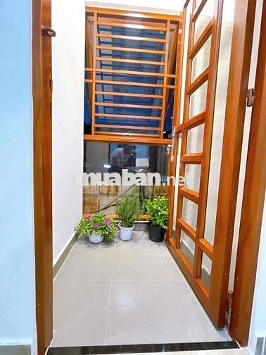 3 bước chân ra phố đi bộ Nguyễn Huệ. BITEXCO. chợ bến thannf. metro