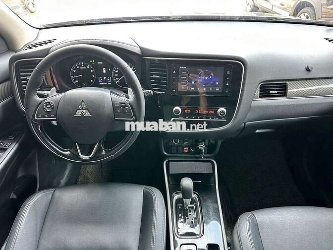 Mitsubishi Outlander 2020 Premium 2.4L,màu đen,1v2