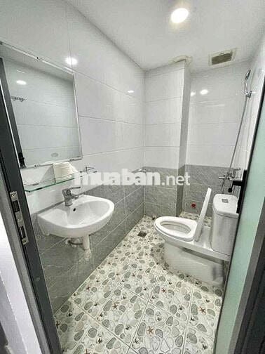 PHÒNG 30M2,CỬA SỔ SÂN PHƠI ĐỒ THOÁNG GẦN VẠN HẠNH MALL, ĐH HUFLIT Q10