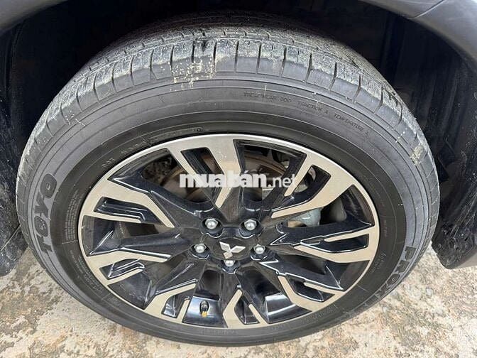 Mitsubishi Outlander 2020 Premium 2.4L,màu đen,1v2