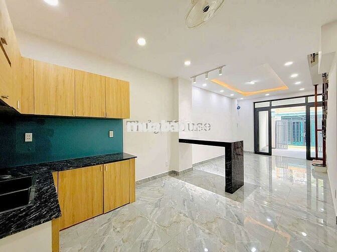 Căn nhà rất thích hợp với gia đình mong muốn đỗ được otô trong nhà.