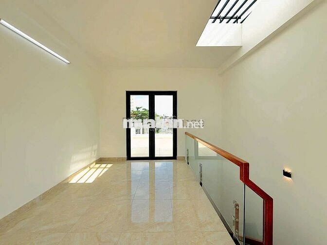 Căn nhà rất thích hợp với gia đình mong muốn đỗ được otô trong nhà.