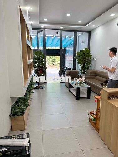 Cho thuê Nhà 1 trệt 2 lầu Mặt Bằng VP kinh doanh MT đường P Trường Tho