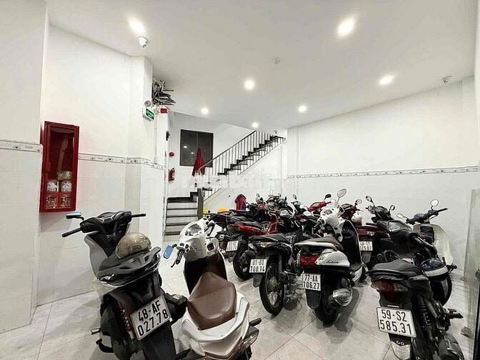Bán Căn Hộ Dịch Vụ Đường Điện Biên Phủ Cách Q1 5Phút .