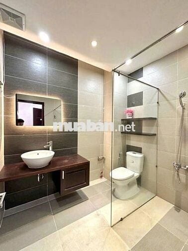 Cần cho thuê nhà MT 615A Đường 3/2 P.8 Q.10