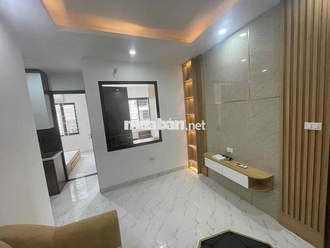 Bán CCMN Mới Thoáng Đẹp , Tầng Trung Căn Góc - Chính Kinh, Nguyễn Trai