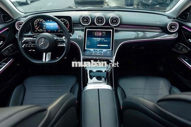 Mercedes C300 AMG - 9000 km - Đăng ký lần đầu 2023