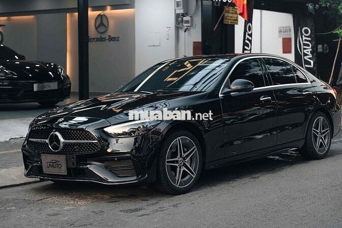Mercedes C300 AMG - 9000 km - Đăng ký lần đầu 2023