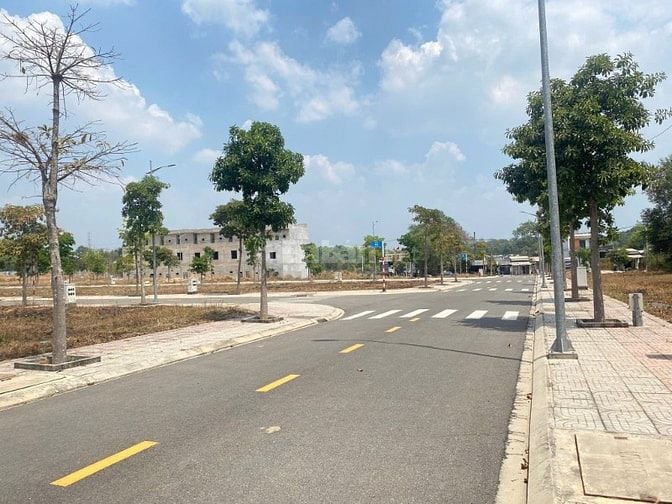 Bán đất nền mặt tiền đại lộ, cách sân bay Quốc Tế 4km, giá 13 tr/m2