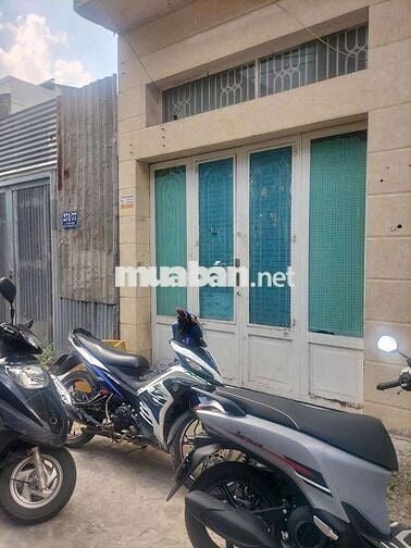 Cho thuê nhà nguyên căn hẻm 1 sẹt bàn giao nhà mới có 1 máy lạnh