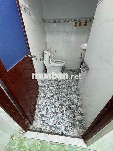 nhà chính chủ ấp 5 Xã phong phú Quốc lộ 50 DT 5x17 . nhà cấp 4 .4 p