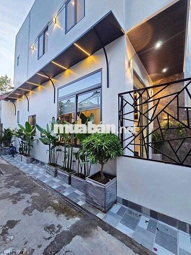 Nhà 2 tầng mới 2 mặt kiệt thoáng mát