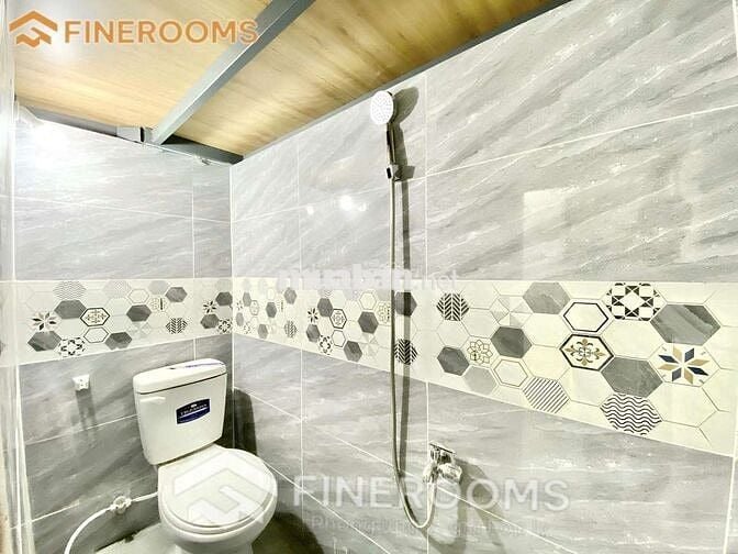 ĐI BỘ QUA IUH CHỈ 200M HƠN PHÒNG CÓ GÁC CỬA SỔ KỆ BẾP BỒN RỬA WC RIÊNG