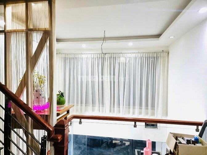 Bán nhà gấp đường Lê Liễu, dt 4mx10m, đúc 3.5 tấm,giá 5.95 tỷ (tl nhẹ)
