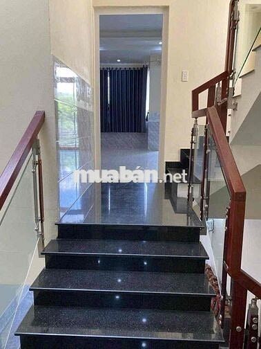 Cho Thuê Nhà 1 trẹt 2 lầu 3 pn 3wc đường 8m kdc an ninh sạch đẹp
