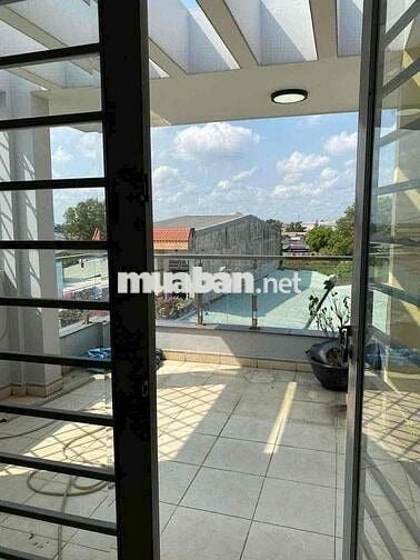 Cho Thuê Nhà 1 trẹt 2 lầu 3 pn 3wc đường 8m kdc an ninh sạch đẹp