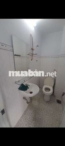 Nhà sạch sẽ dọn vào ở liền ,gác lửng 2pn ,1 wc ,mặt tiền nhựa thông