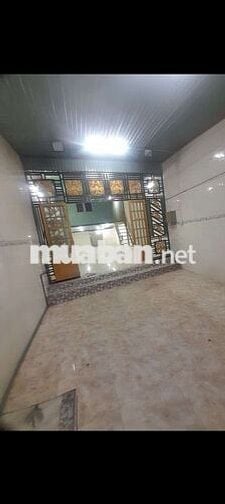 Nhà sạch sẽ dọn vào ở liền ,gác lửng 2pn ,1 wc ,mặt tiền nhựa thông