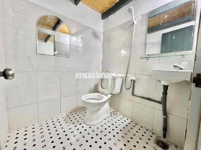 CHO THUÊ PHÒNG CÓ GÁC RỘNG NGAY KHU SÂN BAY