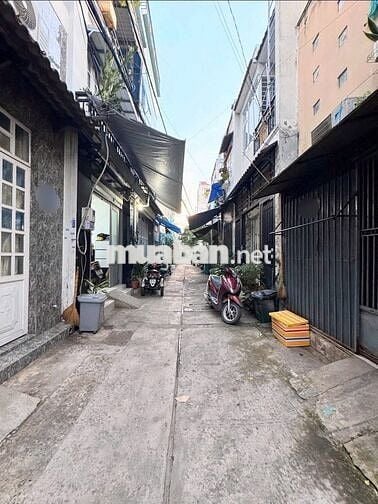 Nhà 2 lầu đúc ,2 phòng ngủ,đường 18 D ,Q.Bình Tân