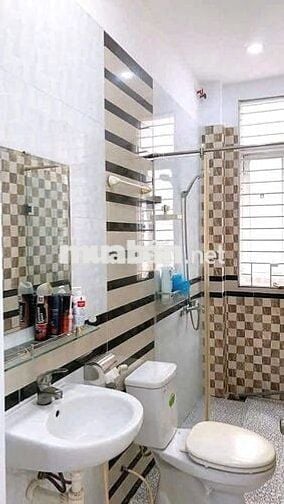 Cho Thuê Nhà Đường Huỳnh Văn Bánh, Phú Nhuận ( Cho Làm CHDV - KD Tự Do