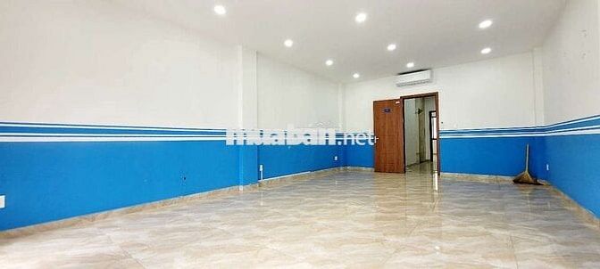 Cho thuê văn phòng 40m2 có bancol vị trí đẹp giá tốt tại Vạn Phúc City