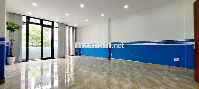 Cho thuê văn phòng 40m2 có bancol vị trí đẹp giá tốt tại Vạn Phúc City