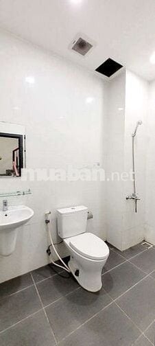 Cho thuê văn phòng 40m2 có bancol vị trí đẹp giá tốt tại Vạn Phúc City