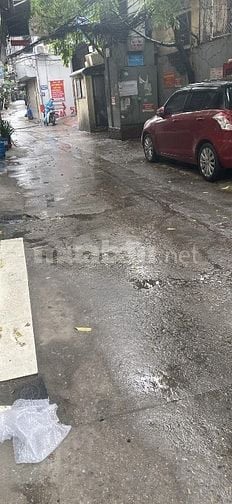 ĐẤT ĐỘI CẤN Ô TÔ VÀO NHÀ XÂY TOÀ NHÀ VĂN PHÒNG