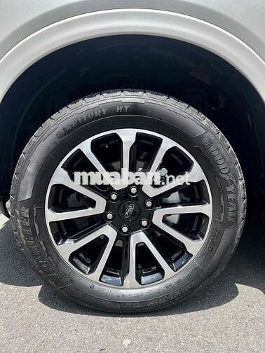 Ford Everest 2025 Platinum 2.0L 4x4 AT - 5100 km