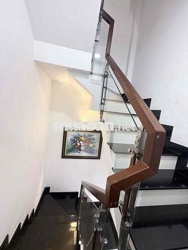 MẶT TIỀN LÔ GÓC HỒNG BÀNG Q.11 KHÔNG LỘ GIỚI - NHÀ HIỆN ĐẠI ỐP GỖ