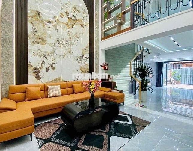 Cô Hoa cần bán nhà đường Lê Thị Bạch Cát, Quận 11. giá 5Tỷ570/ 54m2.